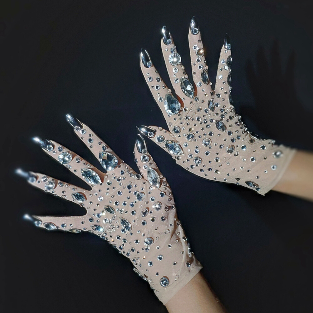 Party Gloves: Twinkle Pop - Gorgeous Festival Outfits - Glamstone