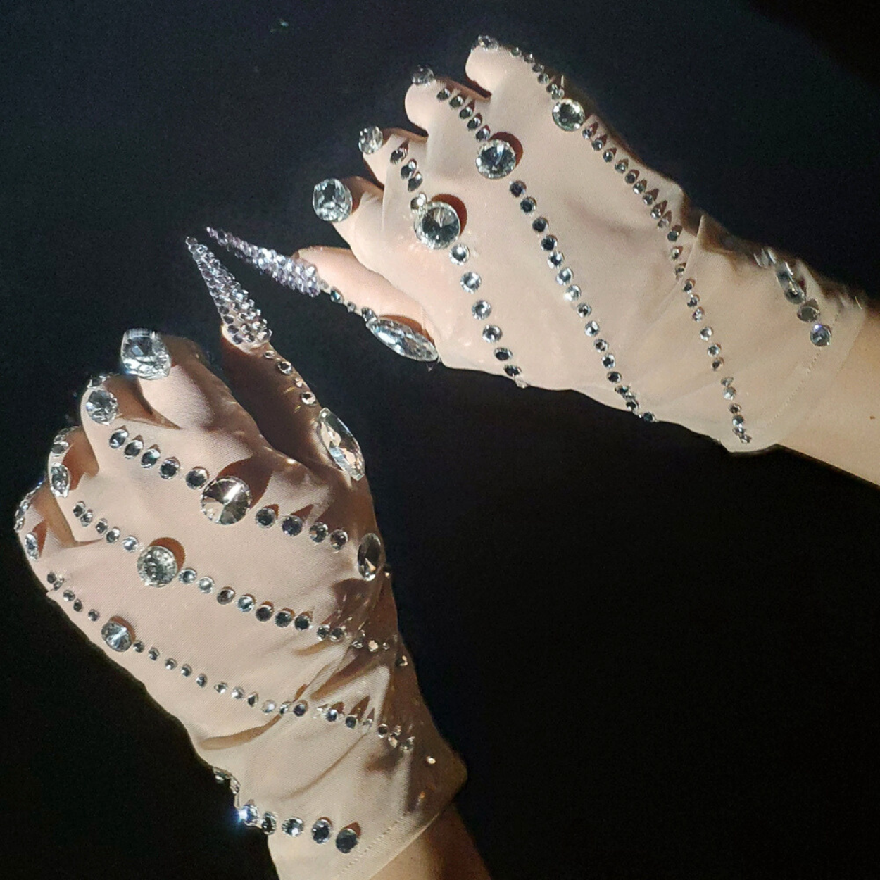 Party Gloves: Disco Dash - Gorgeous Festival Outfits - Glamstone